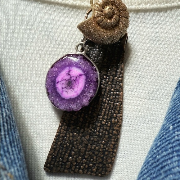 Purple solar quartz and Gold Pendant Necklace - Picture 2 of 4